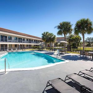 Super 8 By Wyndham Naples